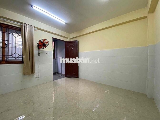 Cuối đường Hoa Sữa, đi bộ ra Phan Xích Long 3 phút