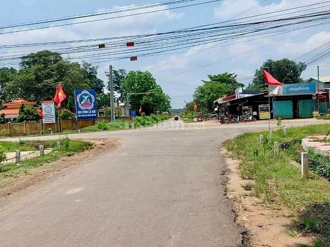 KẸT TIỀN BÁN GẤP 32X57m=2010m2 ĐẤT KCN, SÁT CHỢ DÂN CƯ ĐÔNG GIÁ 180TR