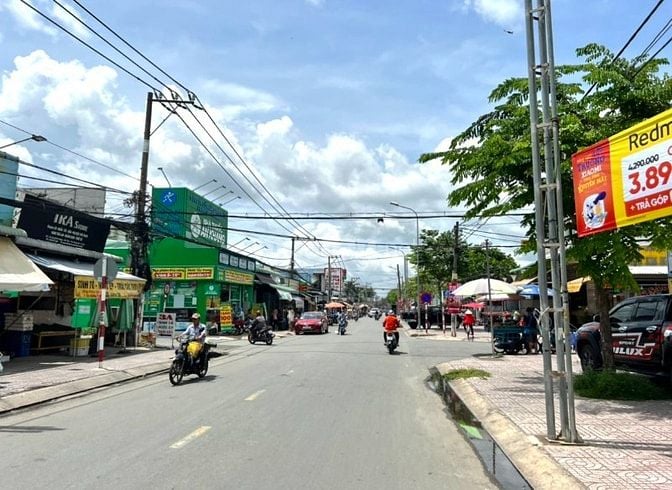 KẸT TIỀN BÁN GẤP 32X57m=2010m2 ĐẤT KCN, SÁT CHỢ DÂN CƯ ĐÔNG GIÁ 180TR
