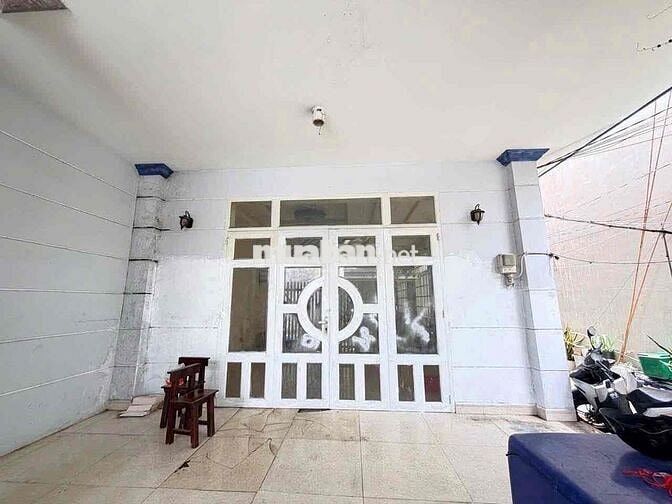 CHO THUÊ NHÀ SÂN VƯỜN RỘNG 1 TRỆT 1 LẦU 3 PN NGAY DH NGÂN HÀNG