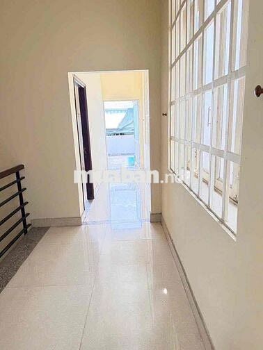 CHO THUÊ NHÀ SÂN VƯỜN RỘNG 1 TRỆT 1 LẦU 3 PN NGAY DH NGÂN HÀNG