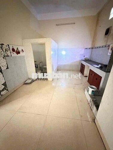 CHO THUÊ NHÀ SÂN VƯỜN RỘNG 1 TRỆT 1 LẦU 3 PN NGAY DH NGÂN HÀNG