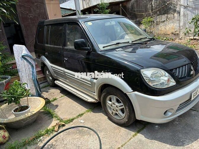 Mitsubishi Jolie 2004 Đen Sàn 7 chỗ