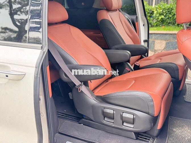 Kia Carnival 2021 Trắng 7 chỗ 7 vạn