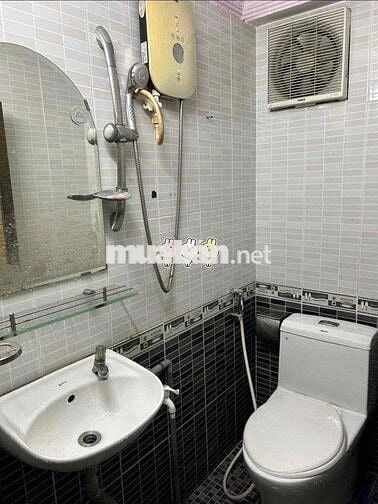 Nhà cho thuê 3pn 2wc sát mt Lê Hồng Phòng, p2, Quận 10