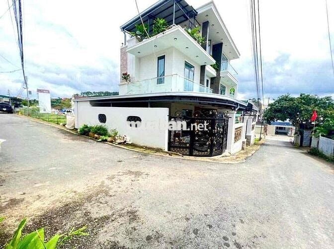 Biệt Thự 2 mặt tiền 3 tầng Tp Đà Lạt 9,8 tỷ