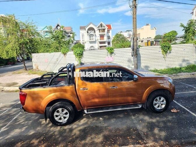 Nissan Navara 2016 1 cầu số tự động Vàng đồng