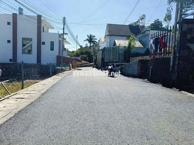 Biệt Thự 2 mặt tiền 3 tầng Tp Đà Lạt 9,8 tỷ