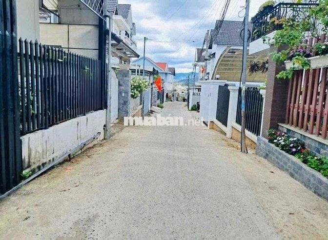Nhà mới hẻm xe hơi trung tâm Đà Lạt 1 tỷ 850 triệu