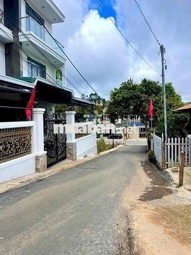 Biệt Thự 2 mặt tiền 3 tầng Tp Đà Lạt 9,8 tỷ
