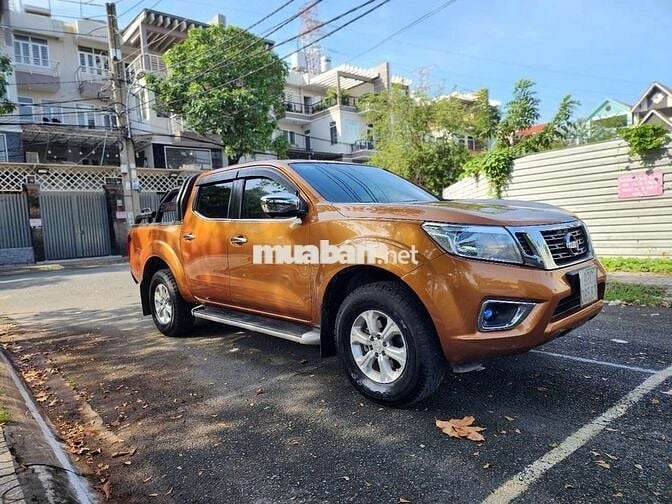 Nissan Navara 2016 1 cầu số tự động Vàng đồng