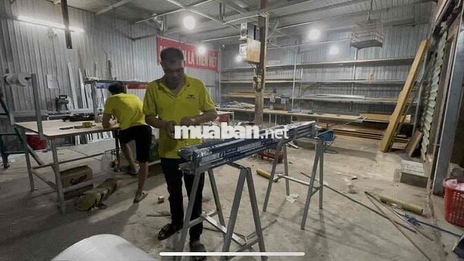 TUYỂN NHÂN VIÊN GIAO VÀ LẮP ĐẶT RÈM CỬA BẰNG XE MÁ