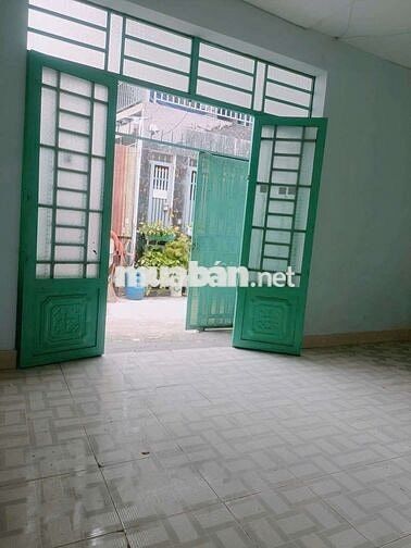 Nhà SHR Cấp 4. Sát truong Nguyễn Hữu Tiến.DT 45m..hẻm xe hoi .2ph ngủ