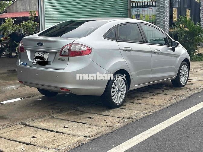 Ford Fiesta Bạc 5 chỗ
