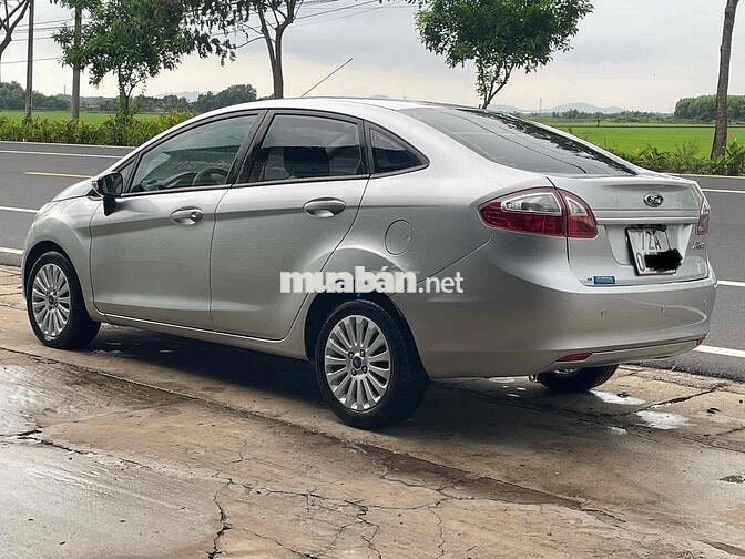 Ford Fiesta Bạc 5 chỗ