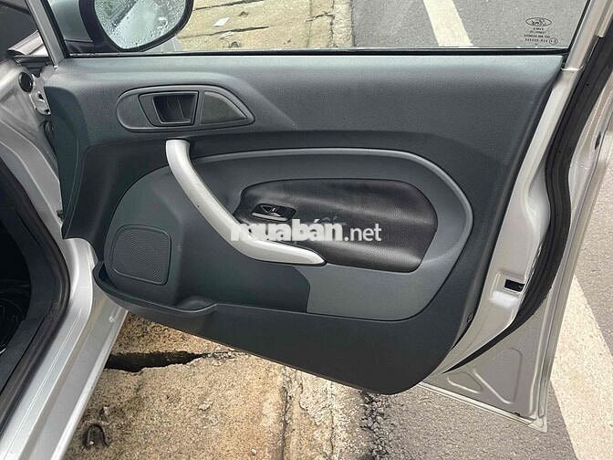 Ford Fiesta Bạc 5 chỗ