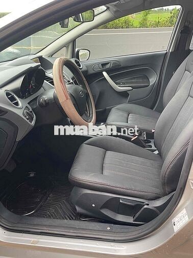 Ford Fiesta Bạc 5 chỗ