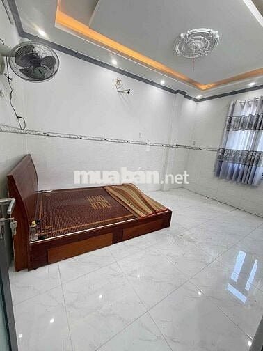 Nhà trệt lầu nguyên căn 7x10m 2phòng sẵn nội thất hẻm ô tô gần Chợ