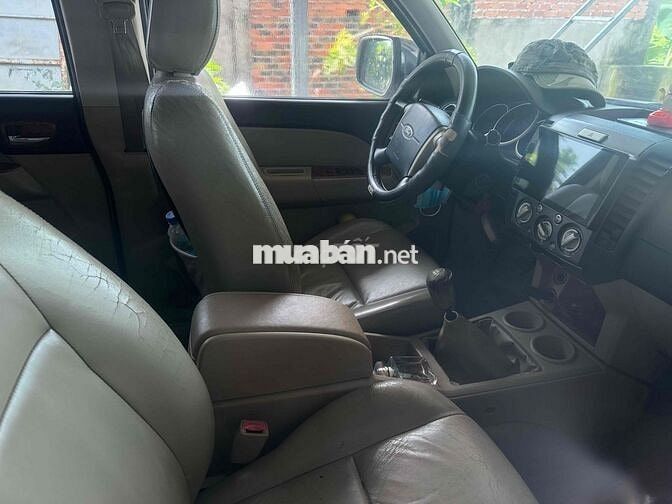 Ford Everest 2013 Số sàn Bạc