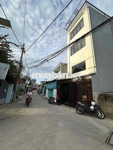 NHÀ XÂY MỚI 4 TẦNG – HẺM XE HƠI THÔNG PHAN VĂN HỚN, QUẬN 12 – NỘI THẤT