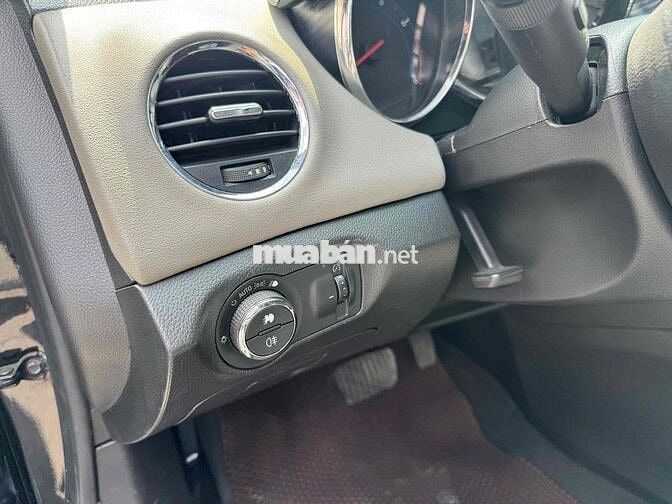 Chevrolet Cruze 2024 Tự động Đen 5 chỗ