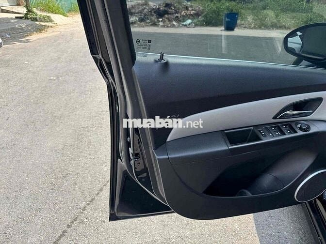 Chevrolet Cruze 2024 Tự động Đen 5 chỗ