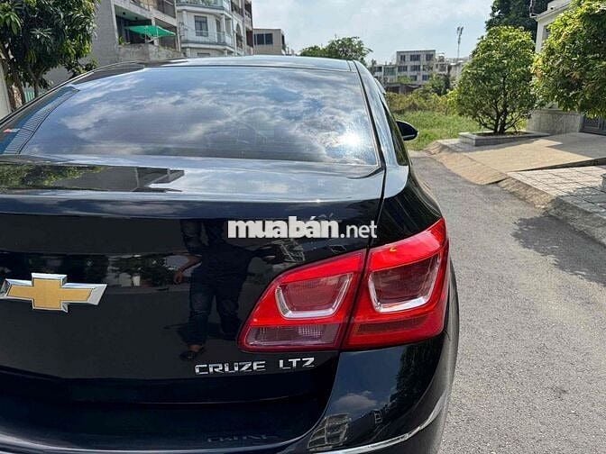 Chevrolet Cruze 2024 Tự động Đen 5 chỗ