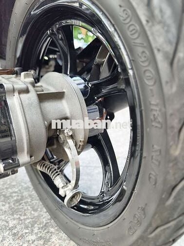 Yamaha Luvias 2012 Hồng đen
