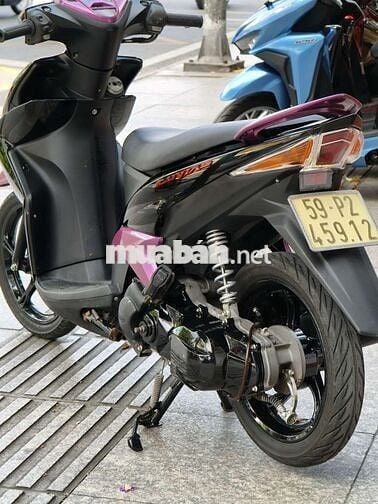 Yamaha Luvias 2012 Hồng đen