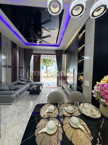 Xuất ngoại bán nhà 3 mê full nội thất tâm huyết gần biển , gần chợ