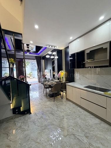 Xuất ngoại bán nhà 3 mê full nội thất tâm huyết gần biển , gần chợ