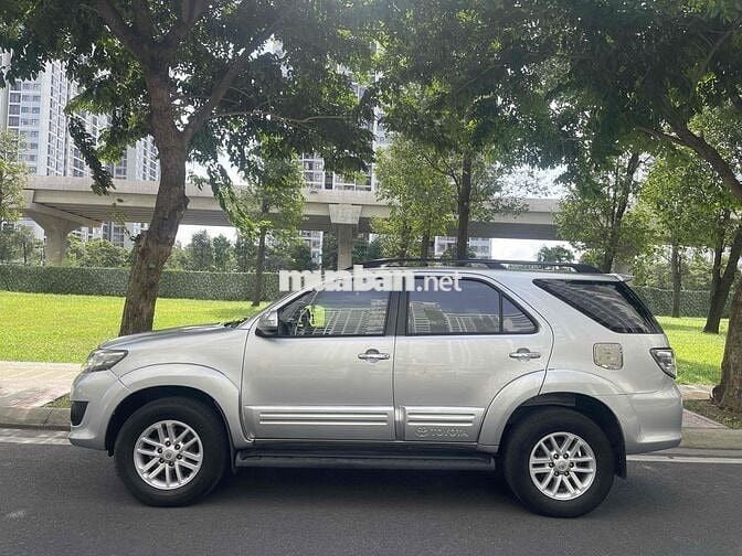 Toyota Fortuner 2012 Bạc