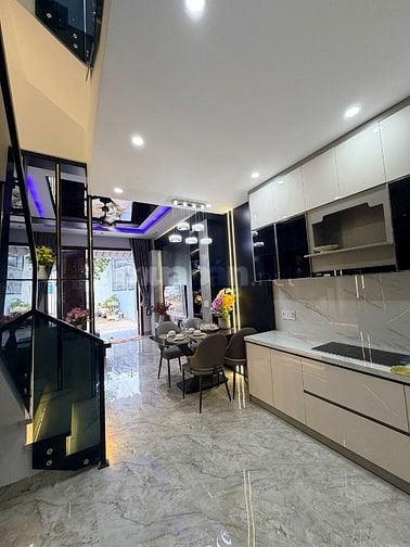 Xuất ngoại bán nhà 3 mê full nội thất tâm huyết gần biển , gần chợ
