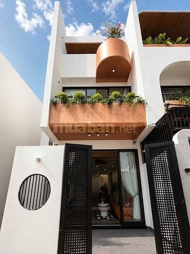 Xuất ngoại bán nhà 3 mê full nội thất tâm huyết gần biển , gần chợ