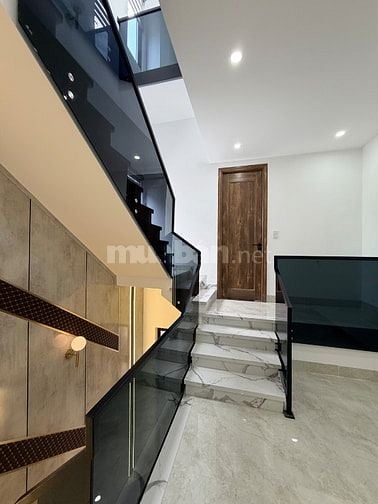 Xuất ngoại bán nhà 3 mê full nội thất tâm huyết gần biển , gần chợ