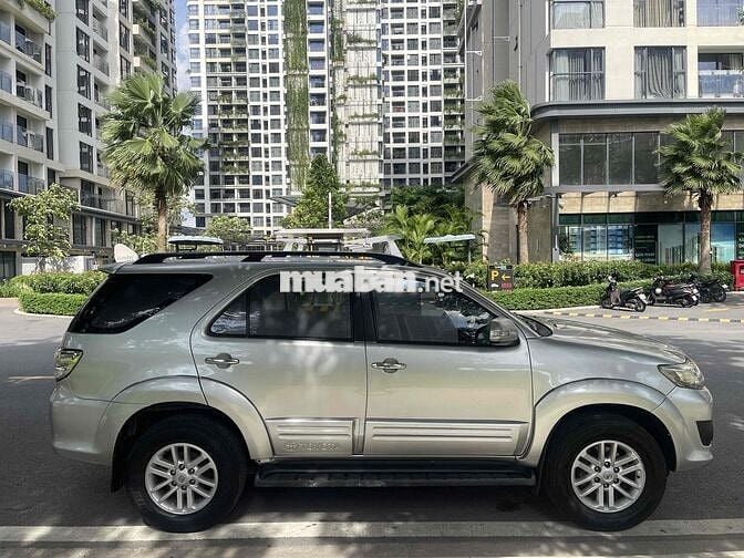 Toyota Fortuner 2012 Bạc