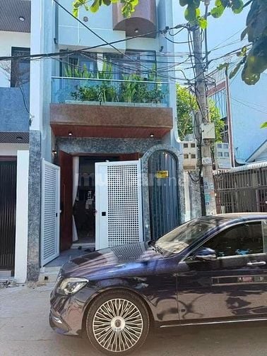 Xuất ngoại bán nhà 3 mê full nội thất tâm huyết gần biển , gần chợ