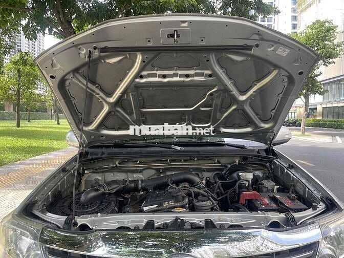 Toyota Fortuner 2012 Bạc