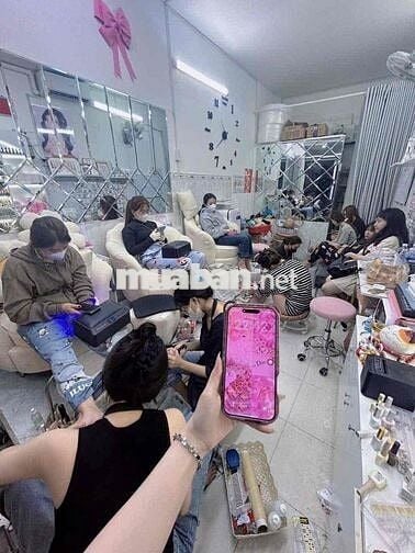 TUYỂN THỢ NAIL. LƯƠNG 7-10 TRIỆU HOẶC ĂN CHIA 5:5