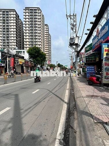 Nguyên căn đường Nguyễn Thị Thập Quận 7, S 4x28m,2 lầu,35tr/tháng