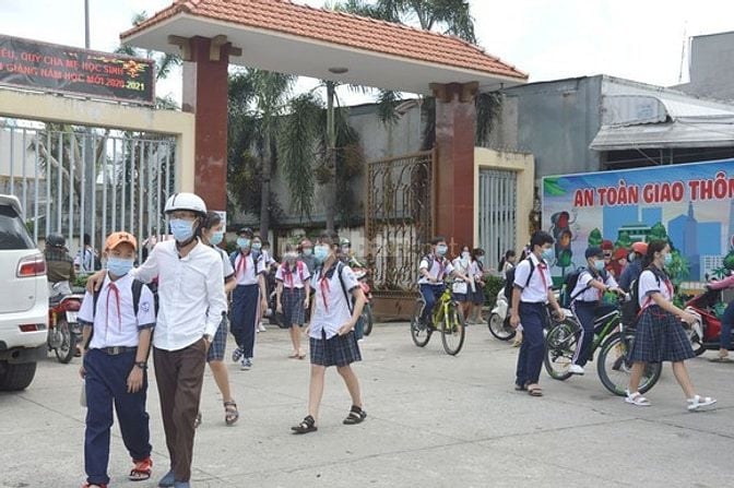 Kẹt tiền KD bán gấp 1000m2 đất SHR ngay KCN nhà máy đang HĐ. Gía 220tr