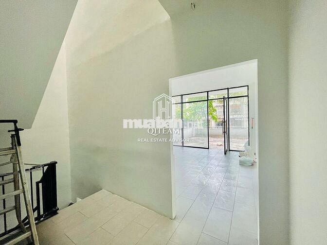MT NGUYỄN THỊ MINH KHAI , QUẬN 3 ~ 5X20m - 5 TẦNG - GIÁ 75 TRIỆU