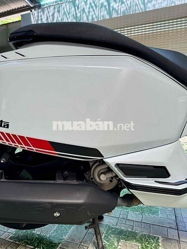 Lambretta 125 ABS Trắng Đen 1852 km 2026
