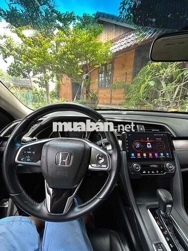 Honda Civic 1.8E 2018 Xanh nhớt Vài ngàn km