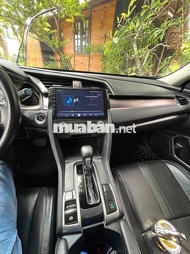 Honda Civic 1.8E 2018 Xanh nhớt Vài ngàn km