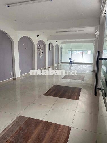 Cho Thuê  MT Phạm Văn Đồng đẹp hiếm, thang máy, chỉ 45 triệu/tháng