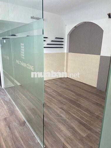 Cho Thuê  MT Phạm Văn Đồng đẹp hiếm, thang máy, chỉ 45 triệu/tháng
