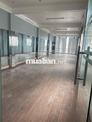Cho Thuê  MT Phạm Văn Đồng đẹp hiếm, thang máy, chỉ 45 triệu/tháng