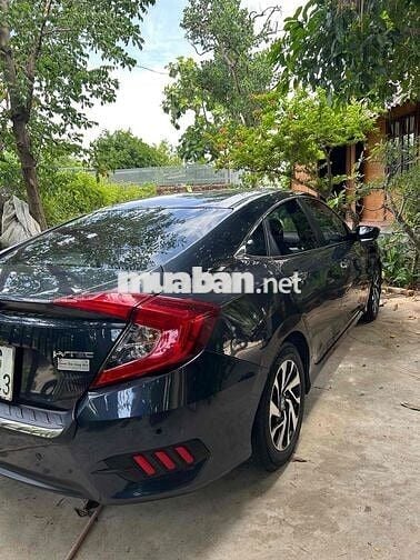 Honda Civic 1.8E 2018 Xanh nhớt Vài ngàn km