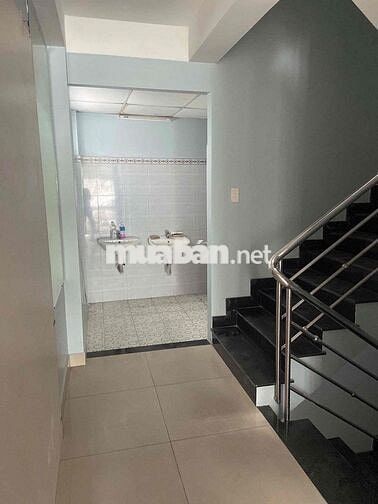 Cho Thuê  MT Phạm Văn Đồng đẹp hiếm, thang máy, chỉ 45 triệu/tháng